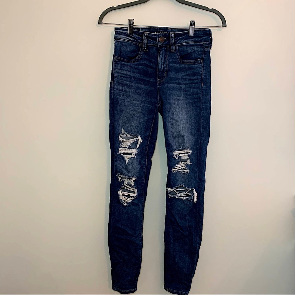 SIZE 2 American Eagle Ripped Jeans